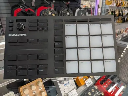 Native Instruments - MIKRO MK3 2